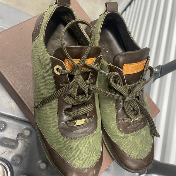 Ladies LV Min Lin sneakers in Green monogram print.have extra shoelace - Picture 7 of 8